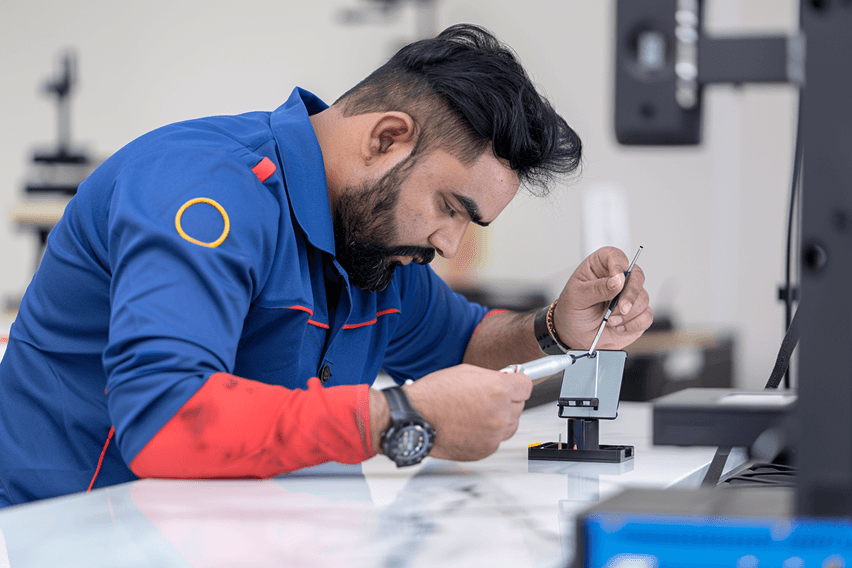 Technician repairing device